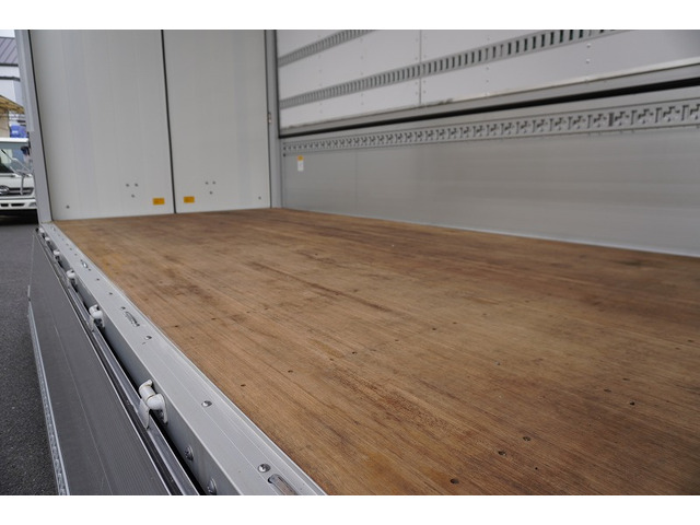 �L�x�ȃg���b�N�A���p�ԁA�n�C�G�[�X�Ȃǎ�舵���Ă���܂��B��xHP�������������Bhttp://www.vantruck.co.jp/