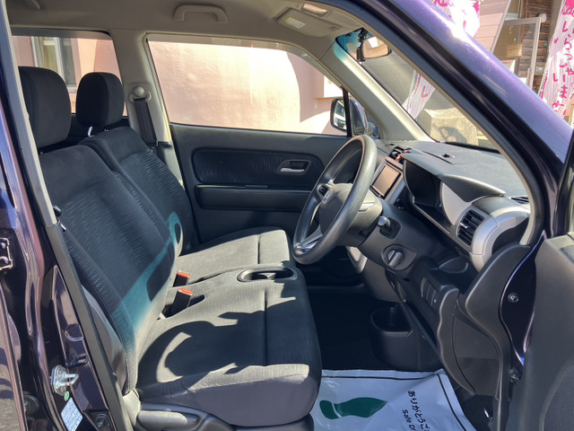 運転席 目立つ傷等ありません。