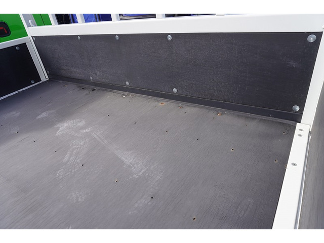 �V�Ԓ����������Ă���܂��B���g�p�̎ԂȂǂ����Ŕ[���������g���b�N����������u���Ă���܂��̂ł������������B