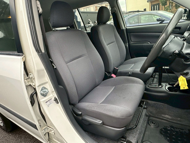 【運転席シート】もきれいな状態となります。
