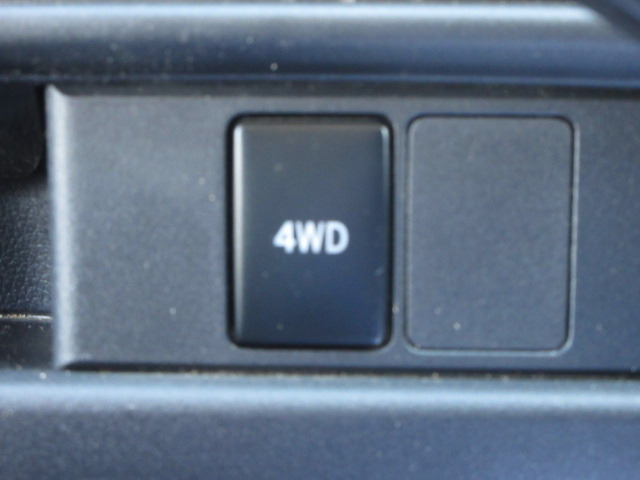 �{�^��1��4WD�ɂȂ�܂��B