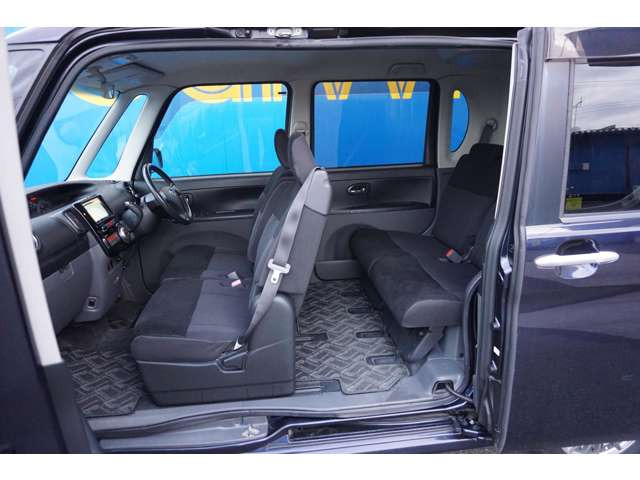 ミラクルオープンドア☆柱がないので、大きな荷物積み下ろしや、お子様の乗り降りも驚くほどスムーズです!!