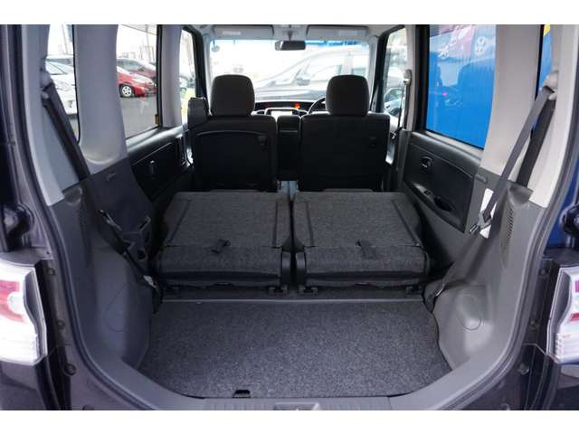 荷物が多い日も安心!後部座席を倒せば、大きな荷物も積めます!