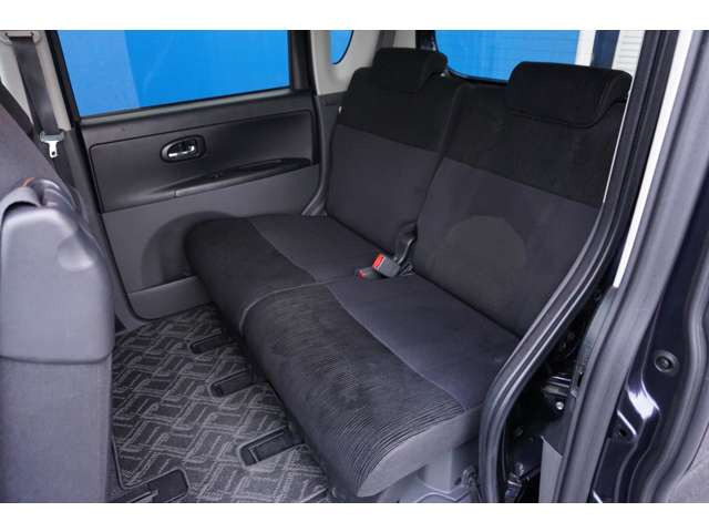 後部座席☆シートも足元スペースもゆとりあり!くつろげます♪