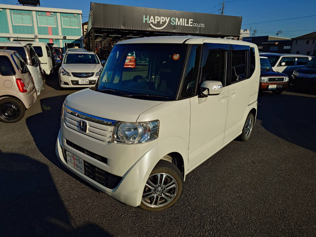自動車保険もご相談ください。当店は三井住友海上、あいおいニッセイ同和損保の代理店です。保険担当が万一の際は連携を取って迅速にご対応致します。代車・レンタカーもご用意できますのでご安心ください。