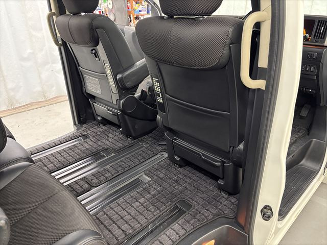 【試乗OK】お車の移動や手続きなどございますので、ご希望の際はご来店日時を前日までにご連絡ください。ナンバープレートの無い車の公道での試乗は、スタッフの運転となります。場内試乗は可能です。