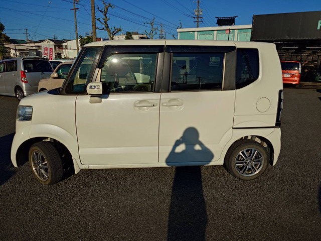 外装仕上げ、磨き、破水仕上げ、内装クリーニング致します。専門の担当者がしっかり仕上げ、納車させて頂きます。