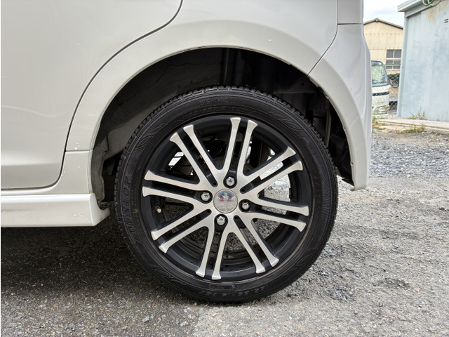 �t�����g�A���A���ɎЊO�A���~�z�C�[������������Ă���܂��B�S�̂����Ă��o�����X���悭�������Ă���܂��B