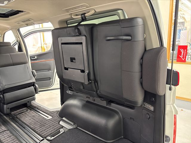 【自社整備工場完備】 自社整備工場を完備しており、納車前は徹底整備後お渡しとなります。自社工場だからこそ時間をかけれる。自社工場だからこそきめ細かい整備を。自社工場だからこそ出来る事があります。