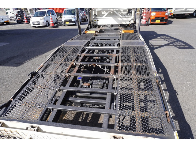 �V�Ԓ����������Ă���܂��B���g�p�̎ԂȂǂ����Ŕ[���������g���b�N����������u���Ă���܂��̂ł������������B