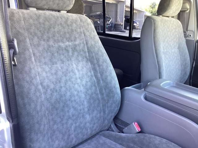 �V�[�g�J�o�[�A�A���~�z�C�[���A�L�[���X�ALED�AHID�A�i�r�A�o�b�N�J�����A��ȃ��j�^�[�A�t���G�A���A���[�_�E���ȂǓ����O�����i�̃J�X�^������܂��̂ŁA���C�y�ɂ����k����������