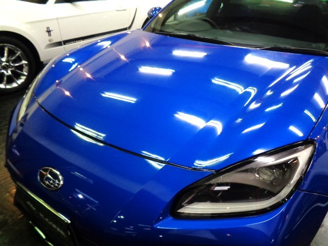 保管状況もよく光沢のあるWRブルーパールカラーのボディ&透明感の高いクリアヘッドライトです修復部はFバンパー取付部のもので綺麗に補修され高速走行を含む走行チェック済みでご安心いただけます