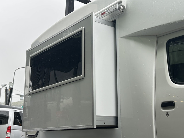 �ȒP�ɃX���C�h�A�E�g���\�ł�!���C�g�L���u�R���Ȃ���L�X�Ƃ����ԓ���Ԃ��m�ۂł��܂�!