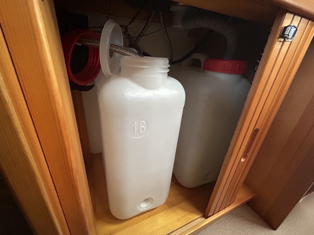 ���r���͎����^�ѕ֗��ȃ|���^���N!