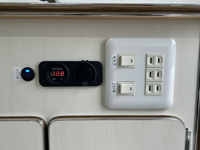 ���C���X�C�b�` �o�b�e���[���j�^�[ 1500W�C���o�[�^�[�����[�g�X�C�b�` AC�R���Z���g