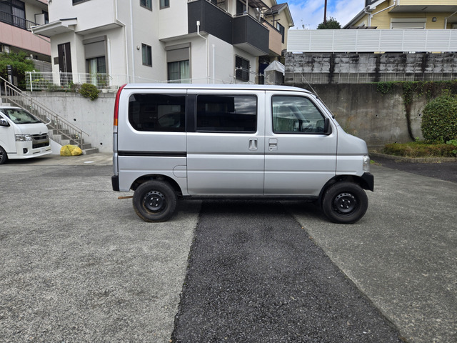 プライバシーガラス付きです。(支払総額19.8万円・圏内に限り・車検令和9年7月・リフトアップ)