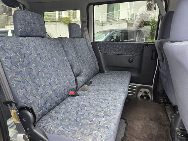 リヤシートも広々です。(支払総額19.8万円・圏内に限り・車検令和9年7月・リフトアップ)