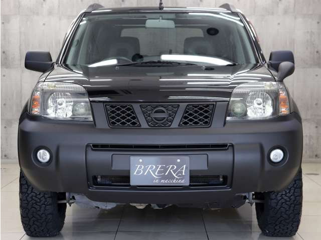 フロントビューは純正ブラックカラーとマットブラックで塗り分け、オシャレなフロントビューに仕上がっております。