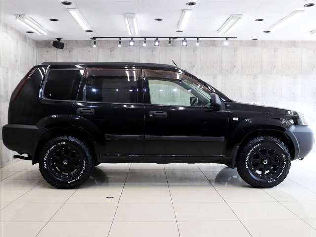 新品BFグッドリッチATタイヤを装着したエクストレイルはアクティブな仕様になっております。