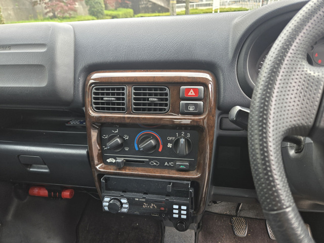 ミュジックサーバー付きステレオです。(支払総額19.8万円・圏内に限り・車検令和9年7月・リフトアップ)