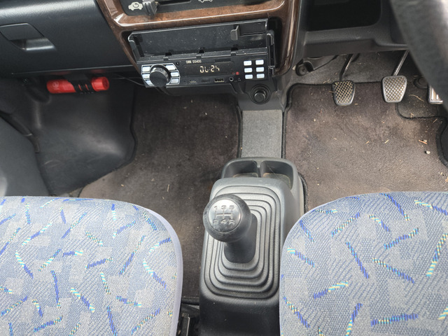 マニュアル車です。(支払総額19.8万円・圏内に限り・車検令和9年7月・リフトアップ)