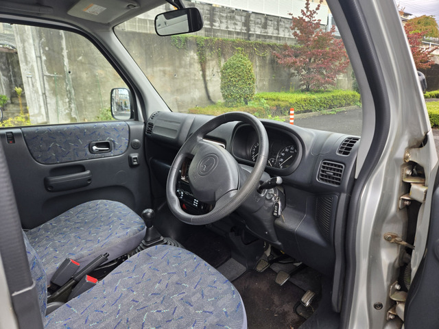 安全装備のエアーバック付きです。(支払総額19.8万円・圏内に限り・車検令和9年7月・リフトアップ)