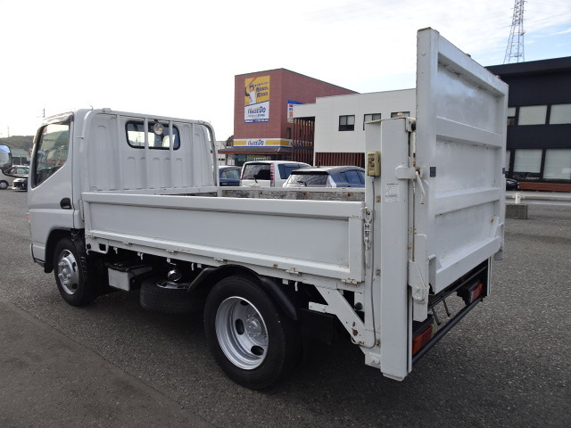 �O���́A�L�Y�A�T�r�A�G�N�{�A�����A�M�h�A���ꑽ������܂��B F�K���X��ѐΐՑ����L��(2�`3mm���x2�ӏ��A5�`6mm���x1�ӏ����y�A�ς�) ���T�C�h�~���[�J�o�[������L��B �A���_�[�~���[�J�o�[����L��B