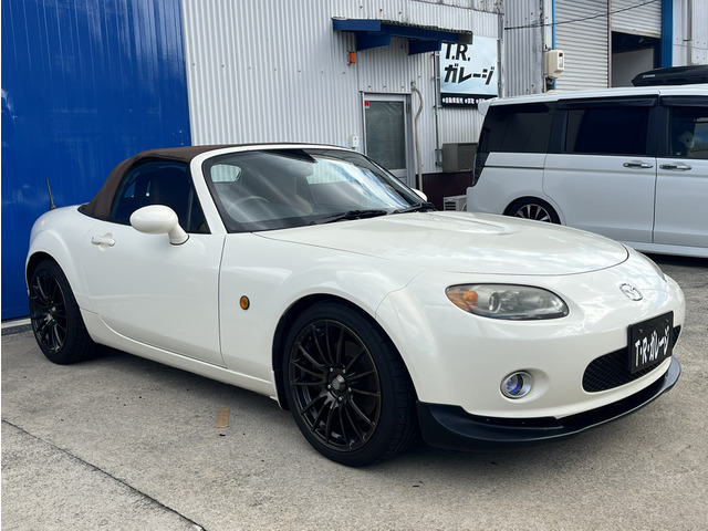 �w�b�h���C�g�͏�����HID���̗p����Ă���܂��B�t�H�O�����v�͎ЊO��LED�o���u�Ɋ����ς݁B��Ԃ���������ƏƂ炵�Ă���܂��B