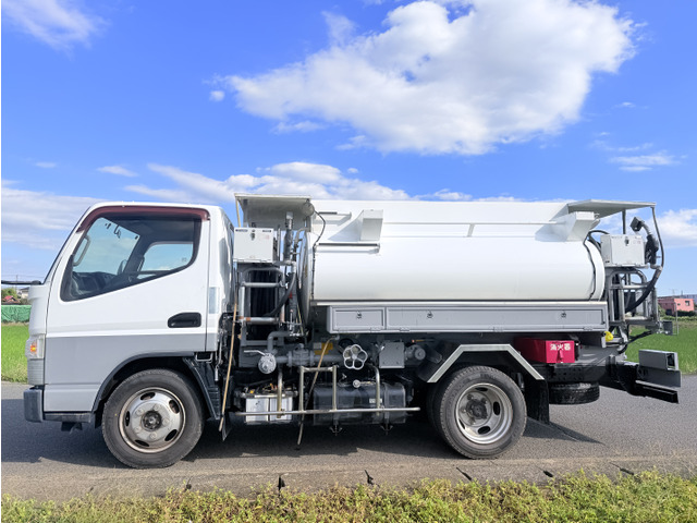 キャンタータンクローリー