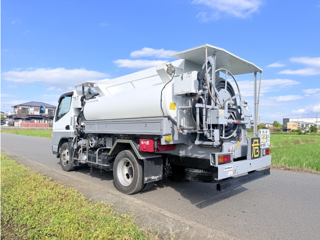 キャンタータンクローリー