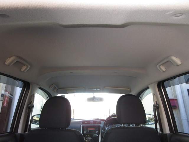 天井は黄ばみ汚れも少ない、とても綺麗な天井です。