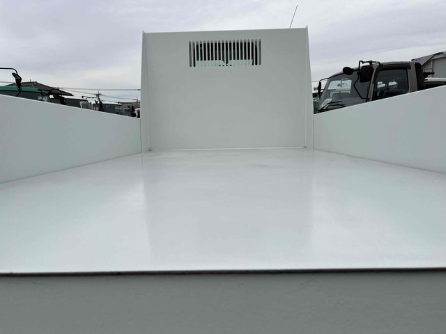 �ב䏰�ʓʏ��Ȃ��t���b�g�ɋ߂���Ԃł���