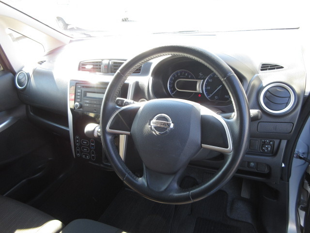 内装はキズや汚れの少ない綺麗な内装です。