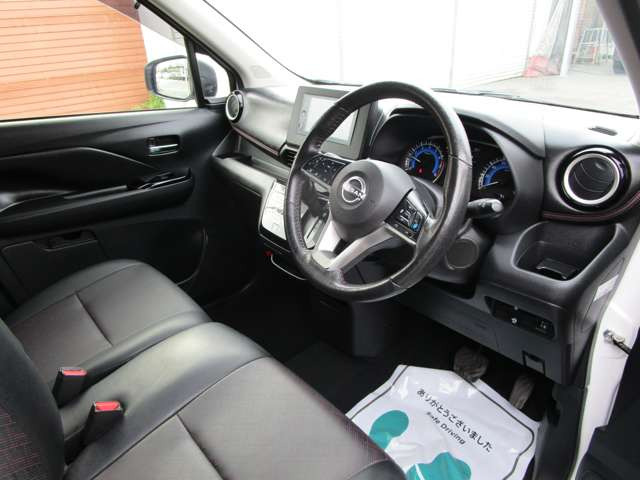 内装も非常に綺麗なお車となっております!!