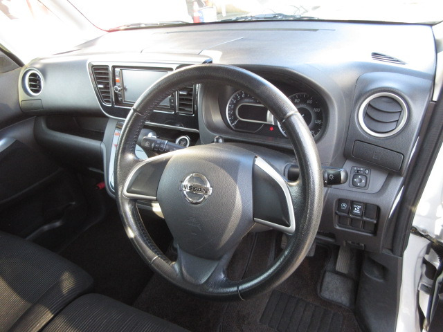 内装はキズや汚れの少ない綺麗な内装です。