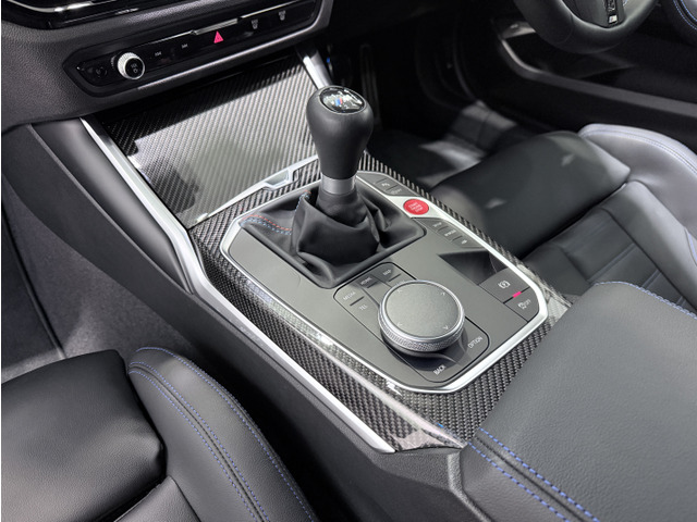 �������X����������Ă��邨�q�l�ցB���X�̃V���[���[����2�䕪�̓W���X�y�[�X�ƂȂ��Ă���A�݌ɎԂ͓X�܂Ƃ͕ʂ̃X�g�b�N���[�h�ŕۊǂ��Ă���܂��B�����X�̍ۂ͎��O�ɂ��d�b�ɂĂ����X�\������肢�v���܂��B