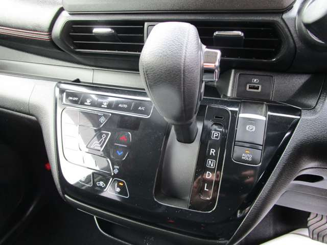 電動パーキングブレーキ!!シートヒーターも付いております!