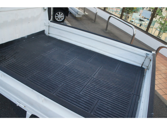 ☆MEGA級展示場在庫100台!全店舗300台以上!☆軽自動車コーナー、コンパクト車コーナー、1BOX&ステーションワゴンコーナー、輸入車コーナーずらりとご用意しております♪