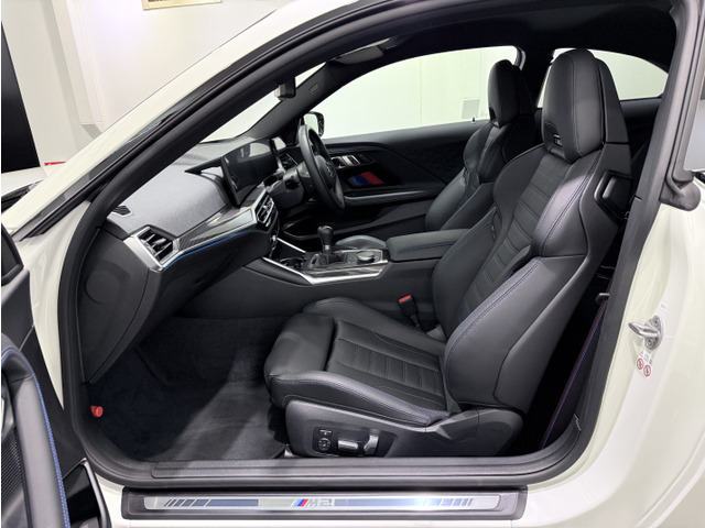 ���ǎ��A���Ԃ����T���Ȃ�JU�K���̔��X�̓��X�ɂ��C���������B�c�ƃX�^�b�t�S�����u���Îԍ���Z�\�m�}�C�X�^�[�v�u���Î����Ԕ̔��m�v���i��ۗL�B�������ڂŎd���ꂽ�ǎ��Ȏԗ���̔����Ă���܂��B