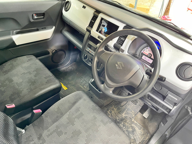 当店は他の格安店とは違い札幌運輸支局(1-3192)認証工場になりますので、しっかりと法定点検後に納車させていただきますのでご安心ください。お客様のご予算に合わせて整備、点検、必要に応じて部品交換を行います