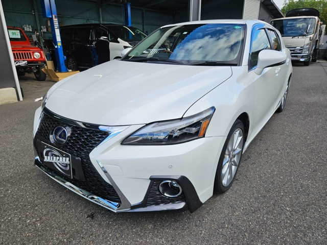 CT(レクサス) 200h バージョン L　200h バージョンL 3眼LEDヘッドライト サンルーフ パワーシート 中古車画像