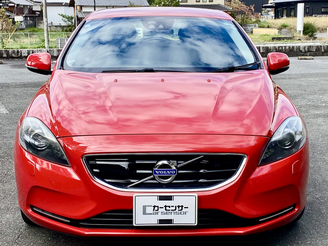 スポーティー且つ、上品さを感じるフロントマスク。