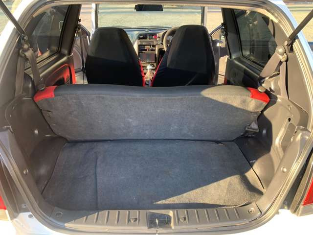 �g�����N�X�y�[�X���Y��ȏ�Ԃ��ۂ���Ă���܂��B�Z�J���h�V�[�g��|���΍L���X�y�[�X���m�ۂł��܂��B