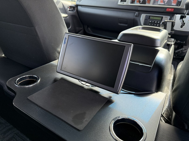 ��ȃ��j�^�[�͏���������ƂȂ����K�Ɏ������\�Ȓ����ɃZ�b�g���Ă��܂��B