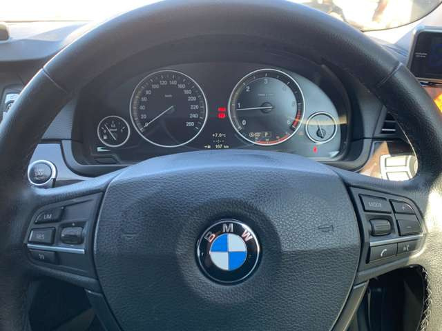 パワーウインドウもしっかり完備しています。ウインドウロックをかければお子様にも安心です。