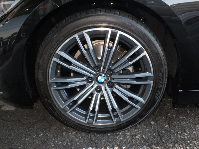 �t�����g�^�C���̓s�����������t���b�g�^�C���Ɍ����v���܂��A�z�C�[���ɃK�����͗L��܂���!