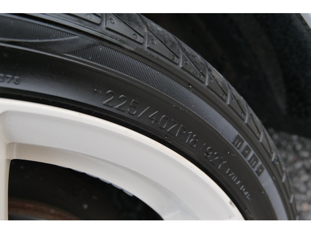 F�^�C�� 225/40R18