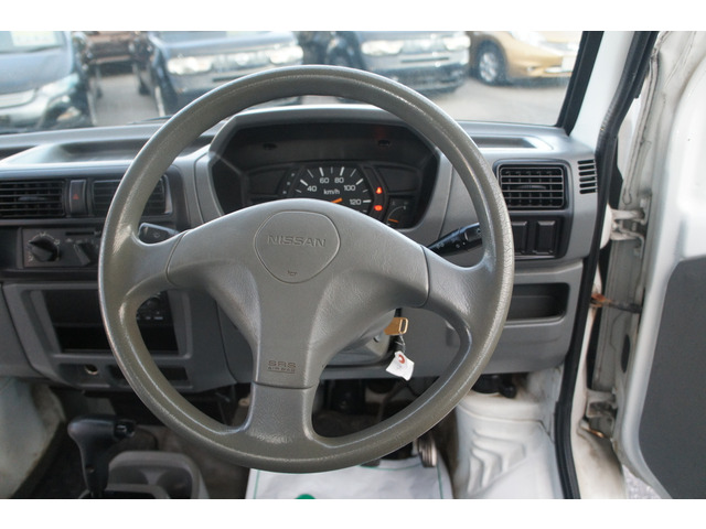 エンジン、ミッションなど金額の大きな箇所も無料修理♪代車もご用意!☆自社保証☆安心3ヶ月間の無料保証付。カーセンサーアフター保証も有り☆1年〜2年更新保証もご用意有ります。輸入車は1年保証〜有償のみです。