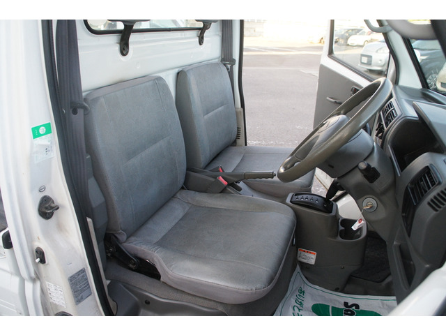 きちんとメンテナンスしてある車まだまだ乗れます。そんなお車を当店は乗り出し10万〜30万ぐらいの価格中心にて在庫してます。事故歴、修復歴、メーター改ざん車のお車は基本的に仕入れしません