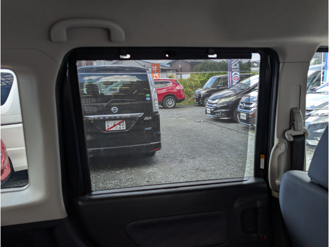 ���E�X���C�h�h�A�ɂ̓T���V�F�[�h��������Ă܂��B�������������ۂɂ͏d�󂷂鑕���ɂȂ�܂��B